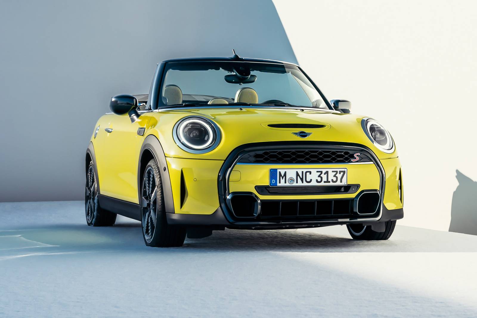 Giá xe MINI Convertible 2022 mới nhất.
