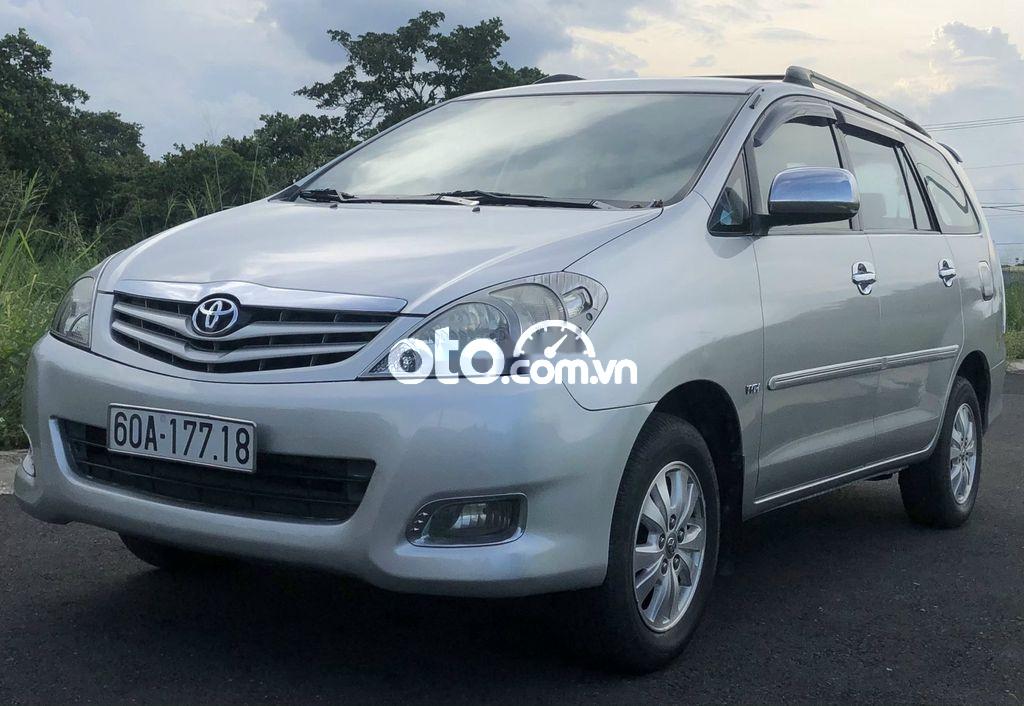 Bán xe Toyota Innova 2.0G năm sản xuất 2010, màu bạc