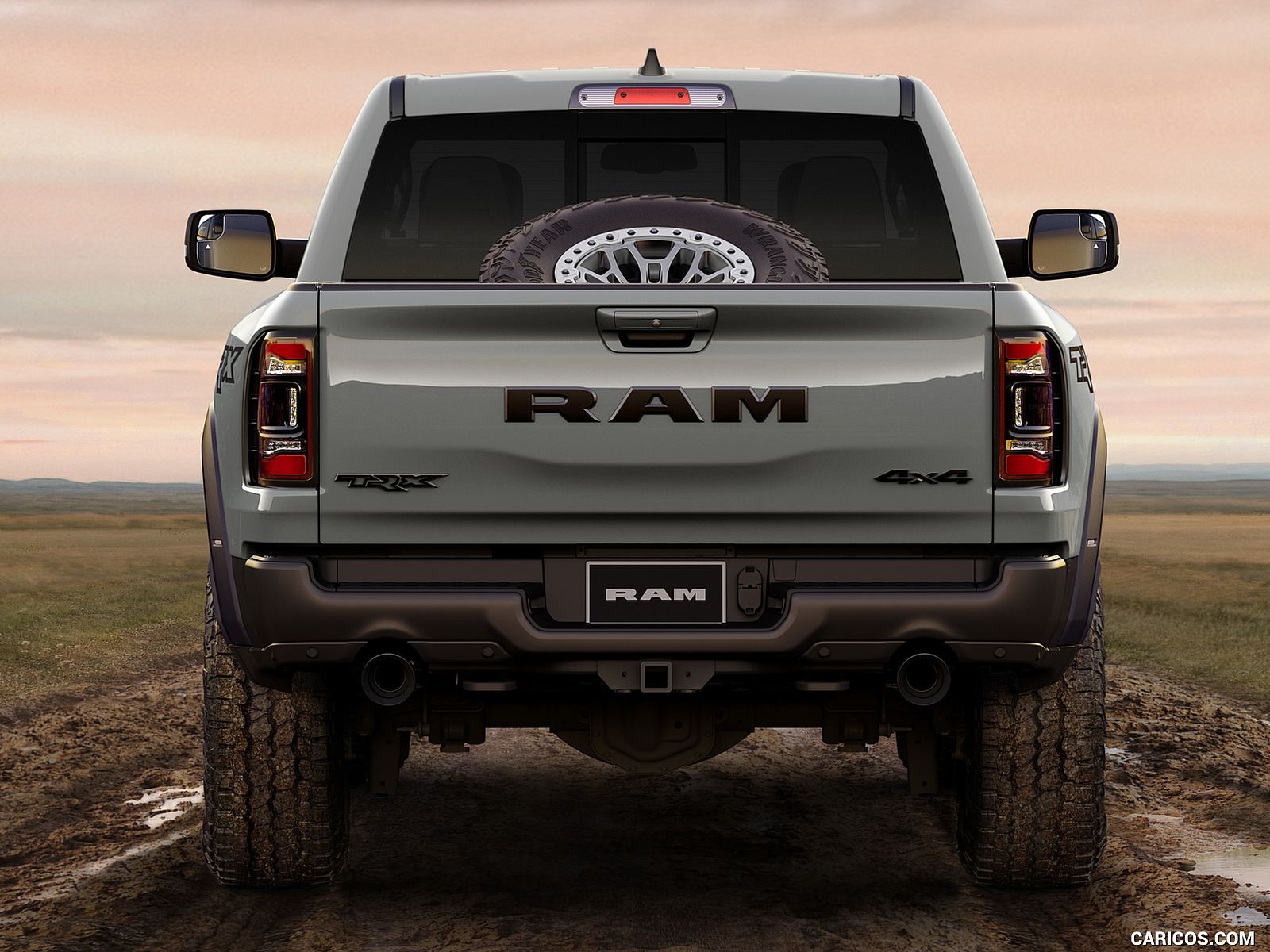 đuôi xe RAM 1500 TRX.