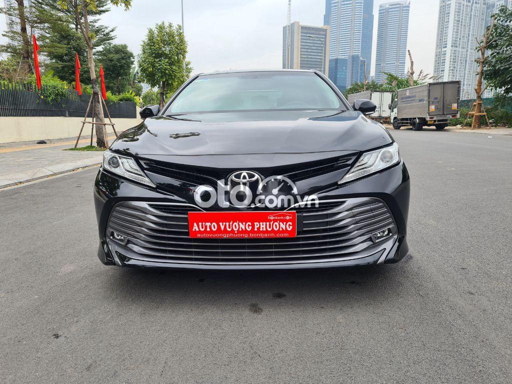 Bán Toyota Camry 2.5Q sản xuất 2019, màu đen