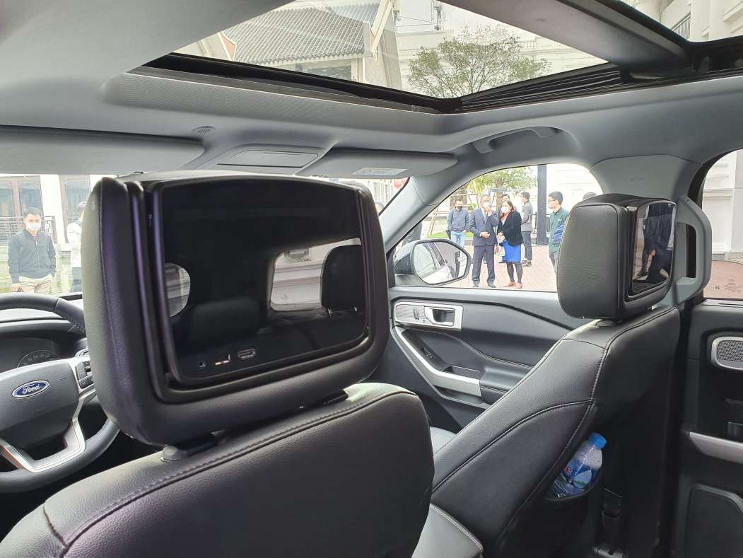 màn hình cho hàng ghế sau xe Ford Explorer 2022.