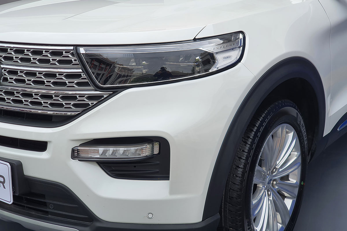 Ford Explorer 2022 nổi bật với cụm đèn hậu LED.