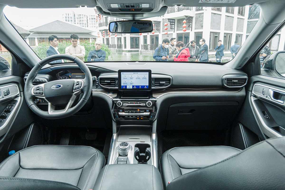 Nội thất xe Ford Explorer 2022 có thiết kế hiện đại hơn.