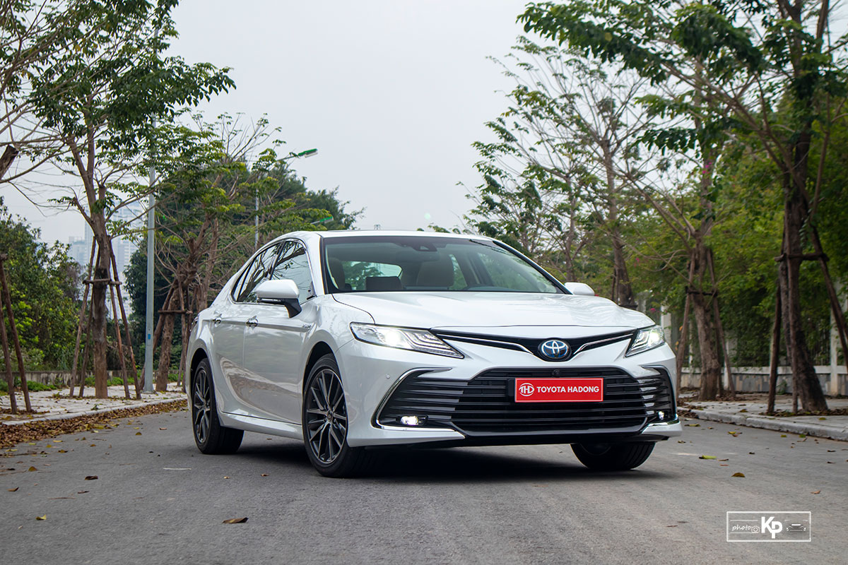 Đánh giá xe Toyota Camry 2022: Những trải nghiệm khác biệt của động cơ Hybrid
