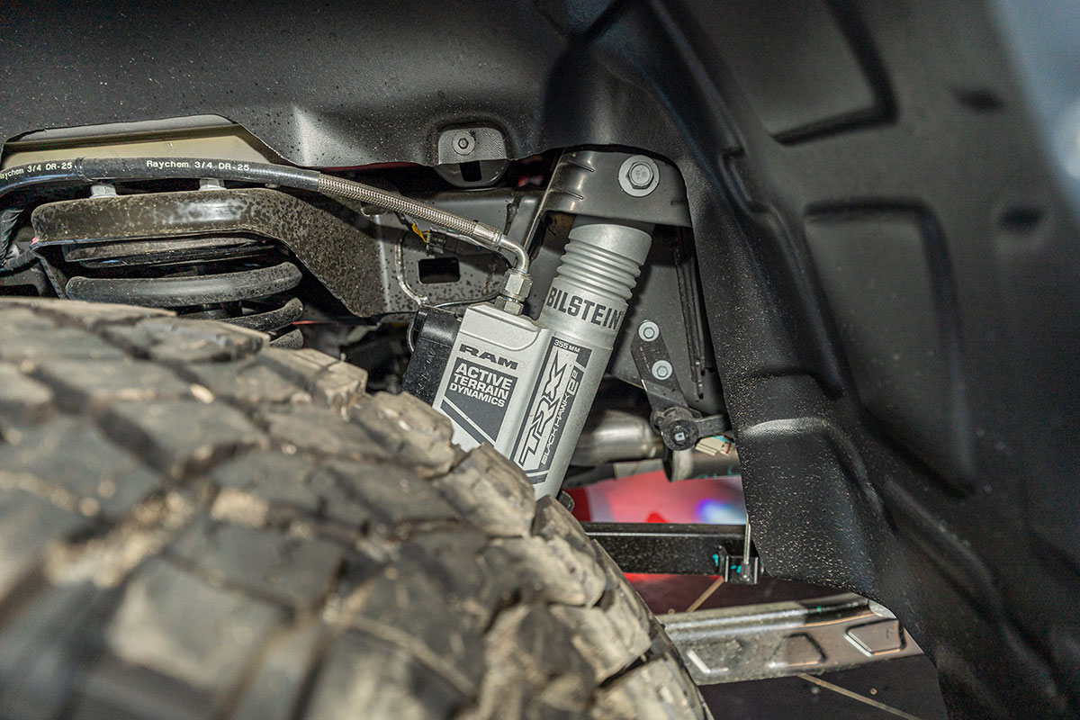 Hệ thống treo với bộ giảm chấn thích ứng chủ động Bilstein Black Hawk E2 1 Hệ thống treo với bộ giảm chấn thích ứng chủ động Bilstein Black Hawk E2 1.