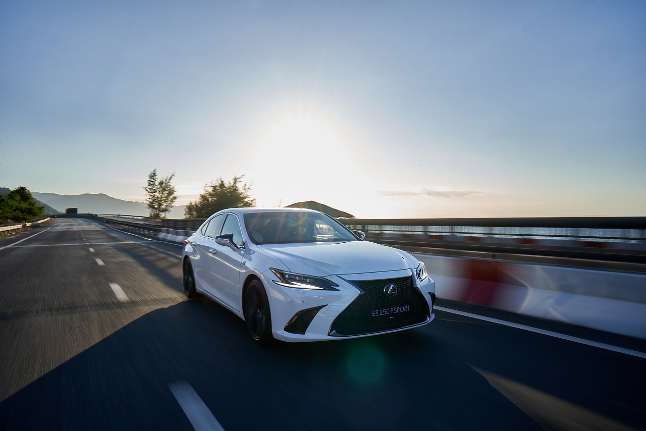 Lexus ra mắt dải sản phẩm F Sport cá tính, đậm chất thể thao dành cho giới trẻ