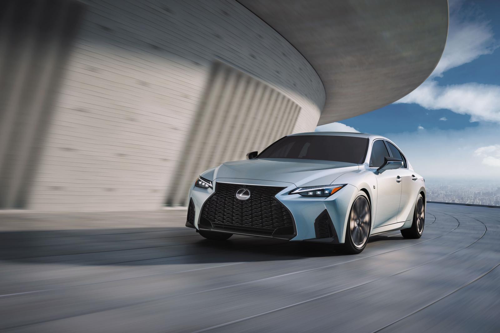 Lexus ra mắt dải sản phẩm F Sport cá tính, đậm chất thể thao dành cho giới trẻ