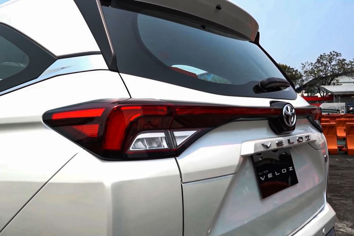 đèn hậu xe Toyota Veloz 2022.