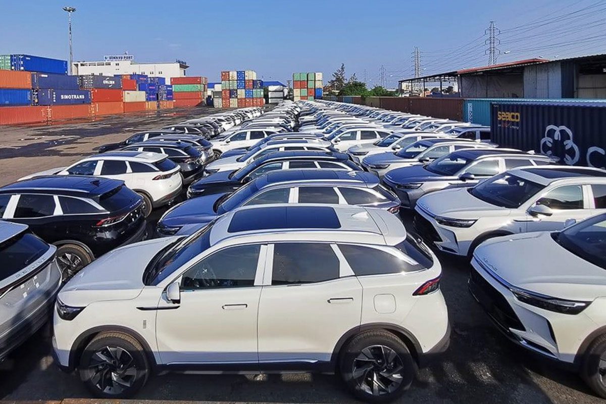 Lượng xe ô tô nhập khẩu từ Trung Quốc tăng hơn 200% so với năm 2020.