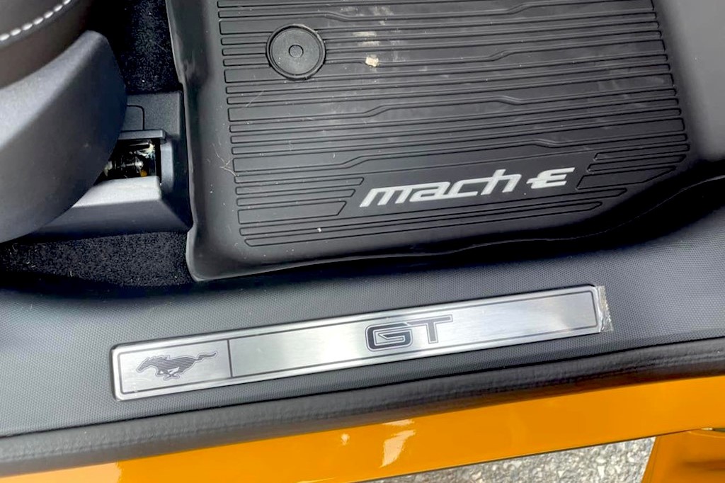 'Tóm gọn' chiếc Ford Mustang Mach-E GT Performance Edition đầu tiên cập bến Việt Nam