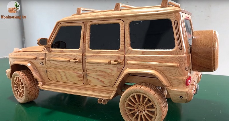 Mô hình Mercedes-Benz G500 4x4² bằng gỗ do thợ mộc người Việt tự tay chế tác. 1