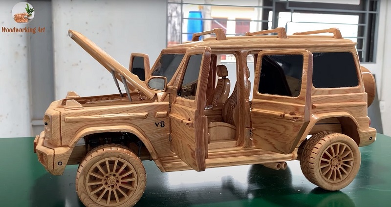 Mô hình Mercedes-Benz G500 4x4² bằng gỗ lột tả hết vẻ đẹp hầm hố, mạnh mẽ 1
