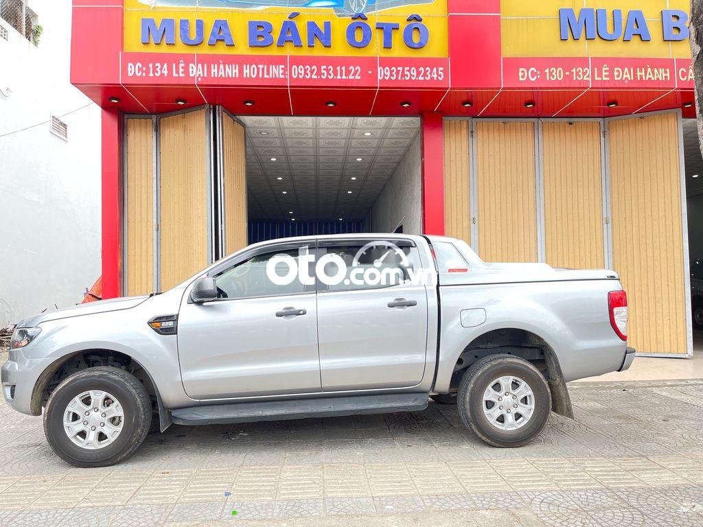 Cần bán lại xe Ford Ranger XLS 2.2 4x2 AT năm sản xuất 2018, màu bạc