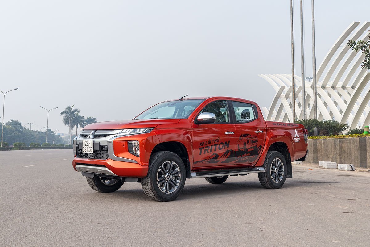 Mitsubishi Triton bám khá sát Ford Ranger Mitsubishi Triton bám khá sát Ford Ranger.
