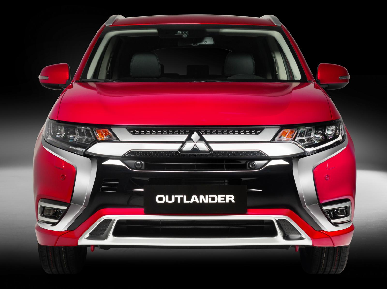 đầu xe Mitsubishi Outlander 2022 .