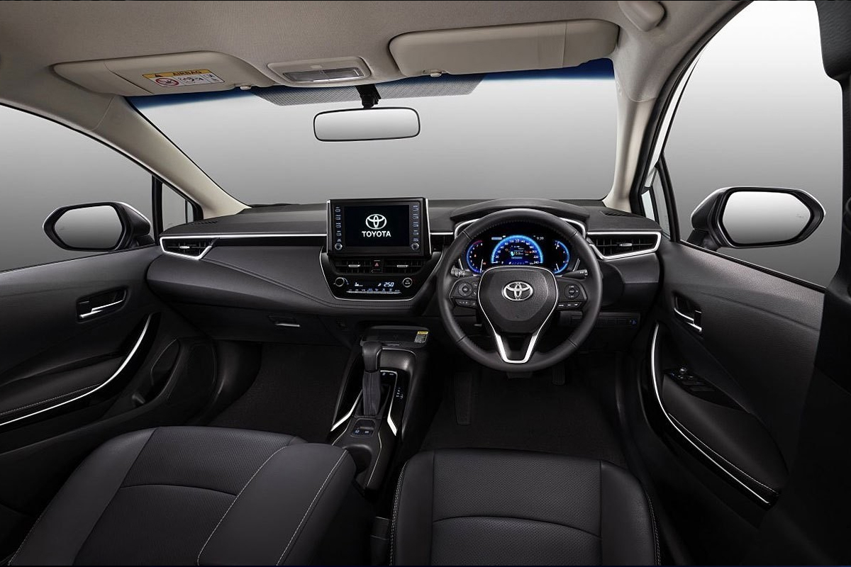 Khoang lái Toyota Corolla Altis 2022 có thiết kế tương đồng với Corolla Cross.