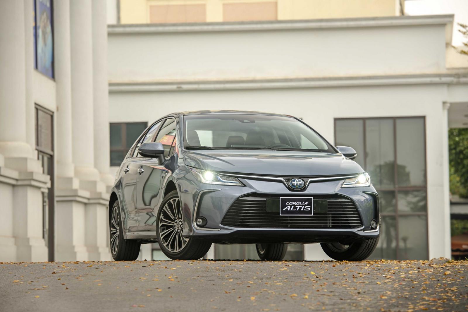 Giá xe Toyota Corolla Altis 2022.