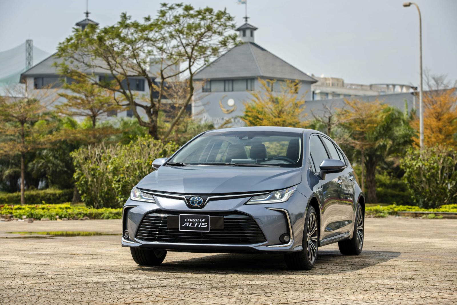 Giá xe Toyota Corolla Altis tháng 3/2022.