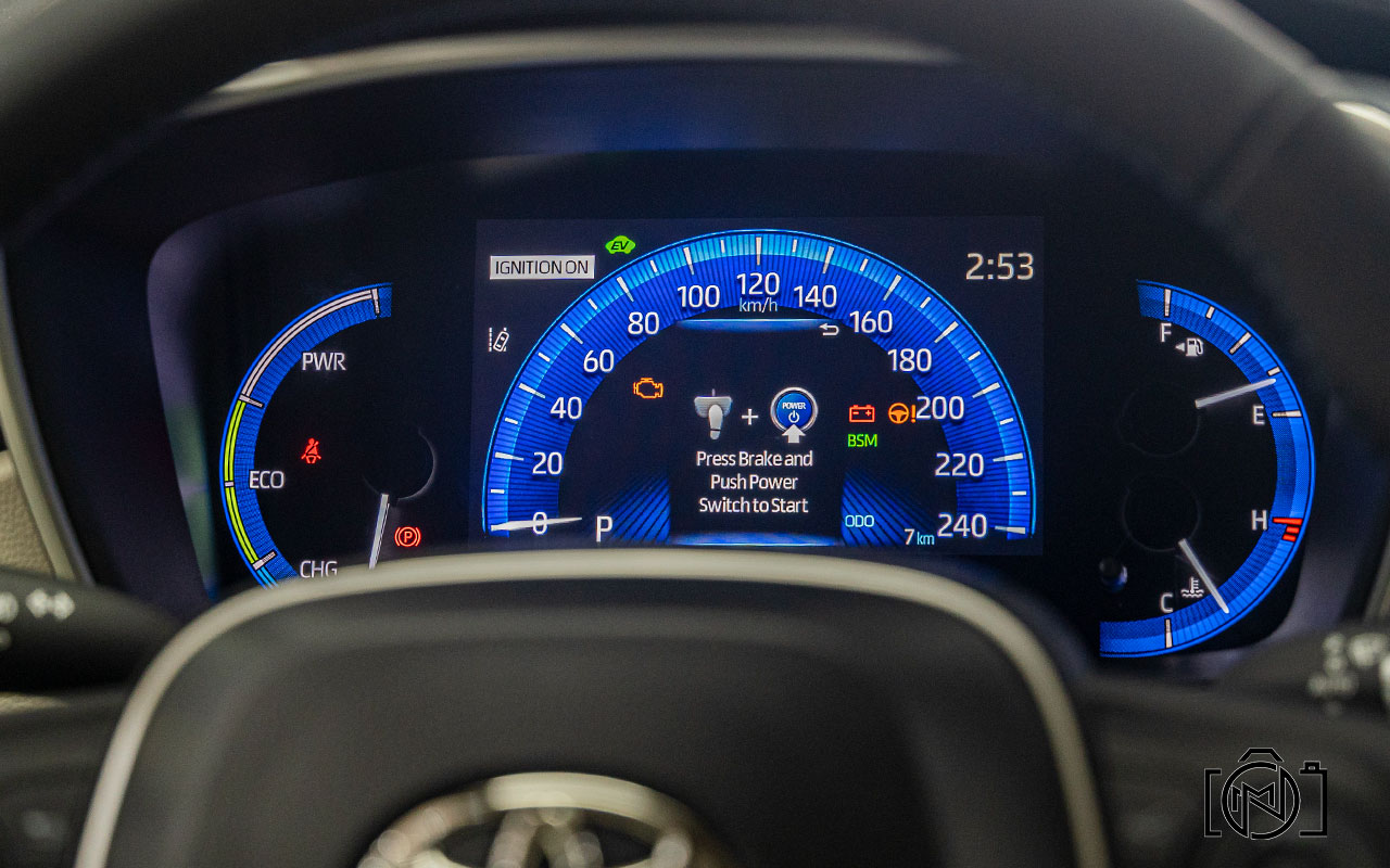 Cụm đồng hồ kỹ thuật số của Toyota Corolla Altis 2022.