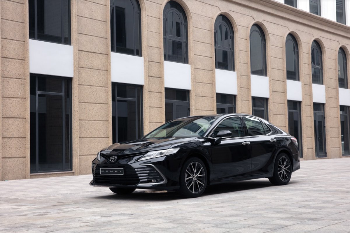 Toyota Camry tiếp tục bán chạy nhất phân khúc sedan tầm giá 1 tỷ.