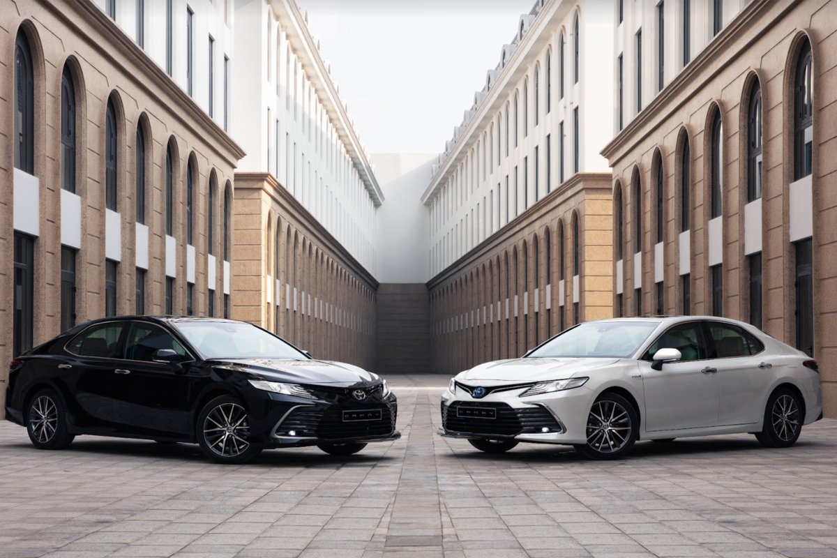 Sedan tầm giá 1 tỷ tháng 2/2022: Toyota Camry dẫn đầu, KIA K5 bứt phá.