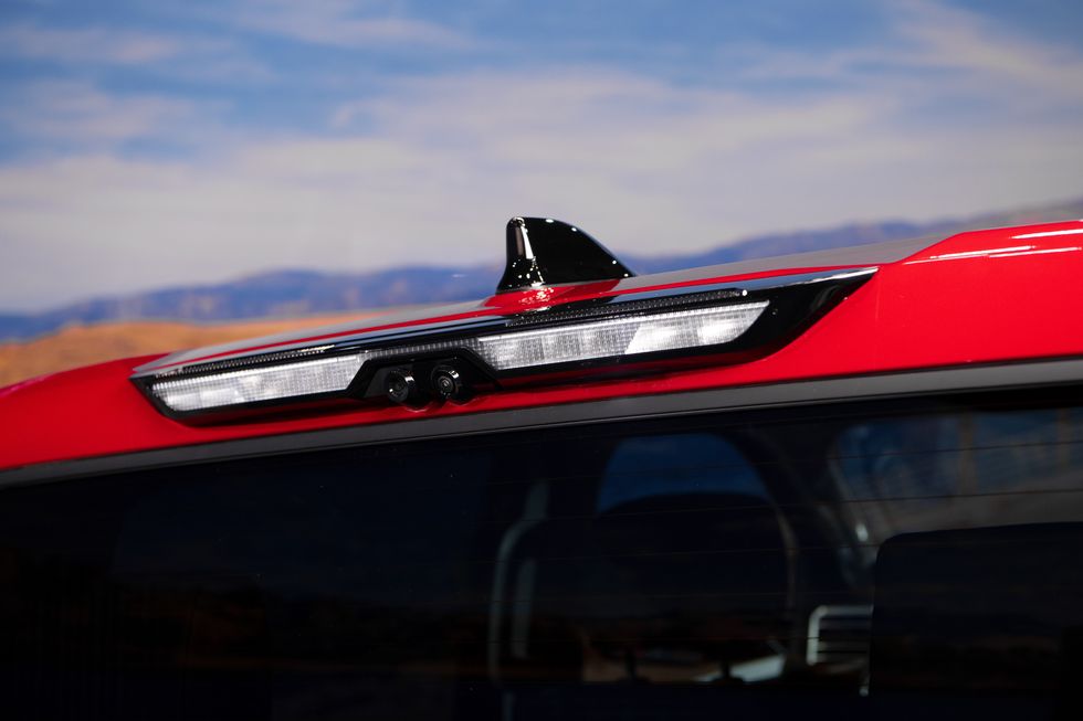 ăng - ten vây cá xe Toyota Tundra 2022.
