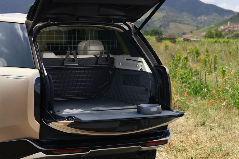 cốp xe Land Rover Range Rover 2022.