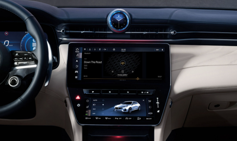 màn hình trung tâm xe Maserati Grecale.