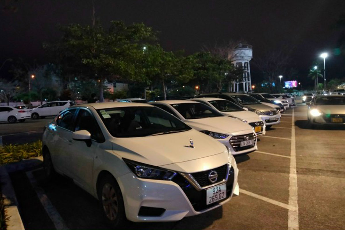 Nissan Almera được anh Duy thường xuyên di chuyển đón khách từ Đà Nẵng về Quảng Nam.