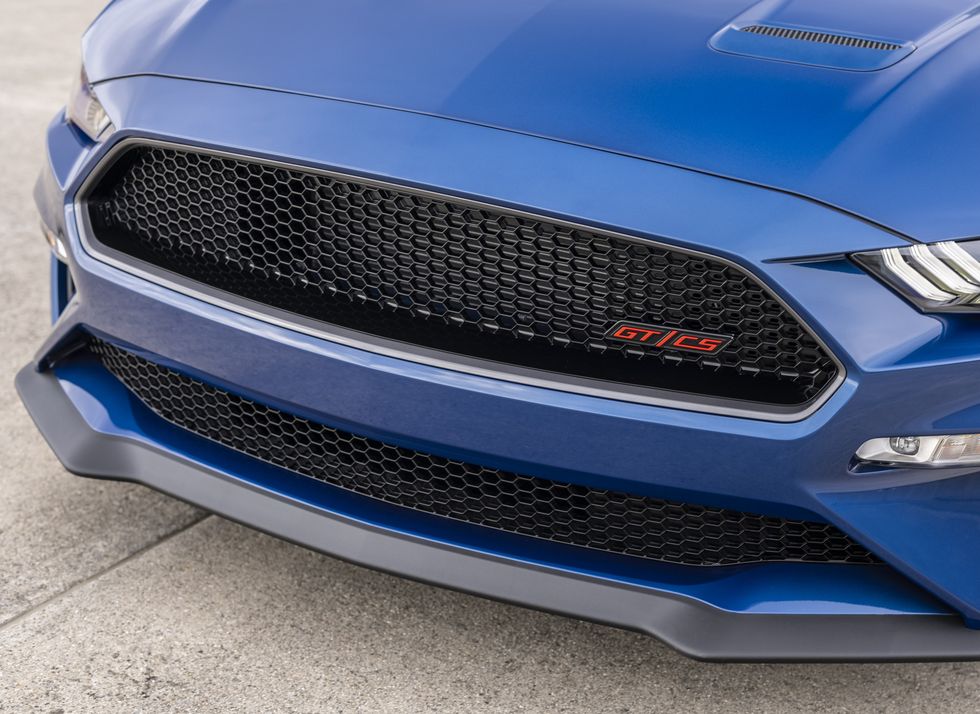 lưới tản nhiệt xe Ford Mustang 2022.