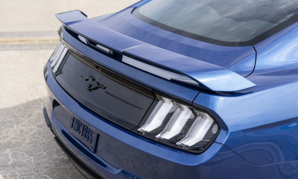 cánh lướt gió xe Ford Mustang 2022.