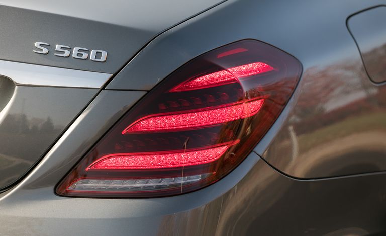 đèn hậu xe Mercedes-Maybach S 560 2022.