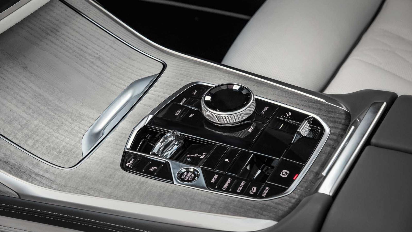 BMW X7 2023 hệ thống iDrive 8 mới nhất.