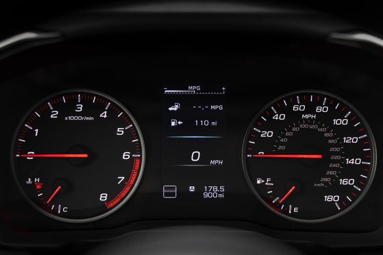 đồng hồ hiển thị thông tin xe Subaru WRX 2022.