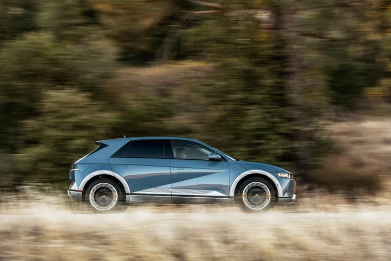 giá lăn bánh xe Hyundai Ioniq 2022.