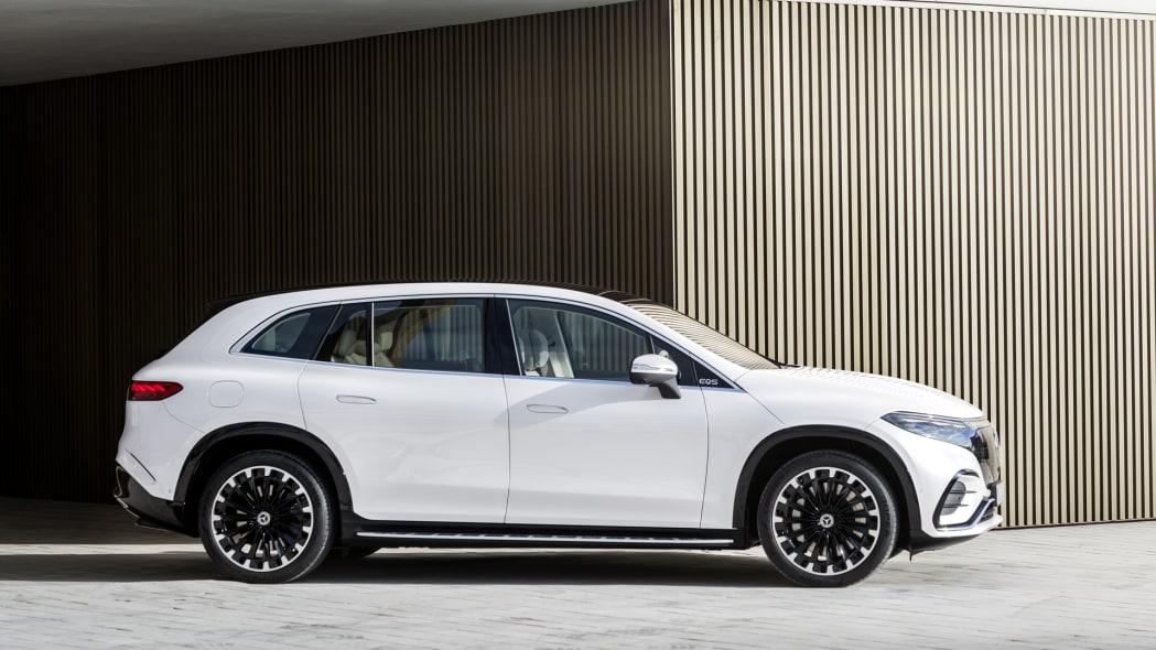 Mercedes-Benz EQS SUV 7 chỗ 2 Mercedes-Benz EQS SUV 7 chỗ 2.