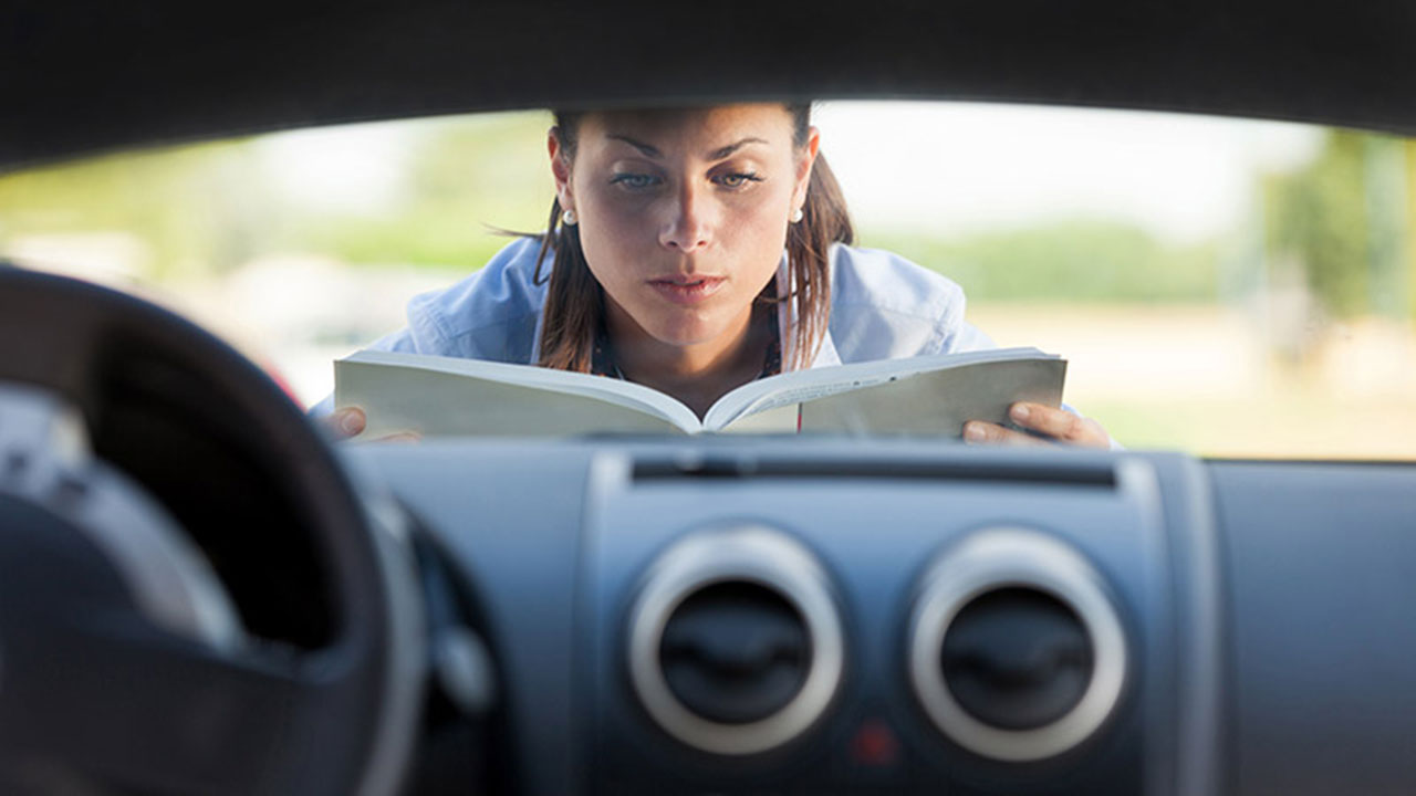 5 lý do bạn nên đọc sách hướng dẫn sử dụng xe ô tô.