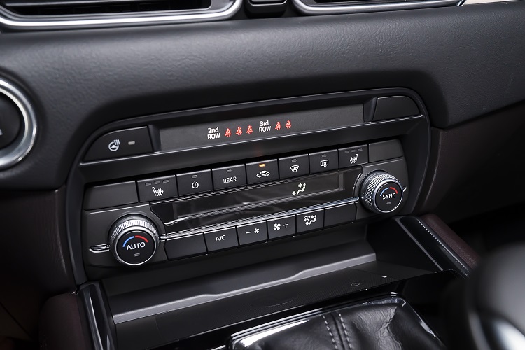 Hệ thống điều hòa 3 vùng độc lập trên Mazda CX-8 2022.