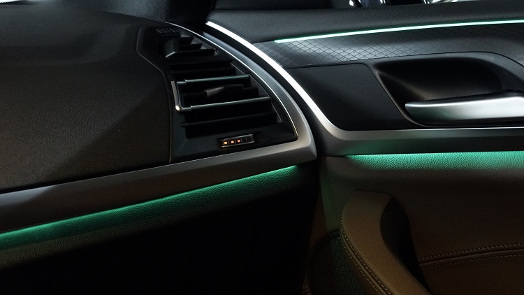 đèn viền nội thất xe BMW X4 2022.