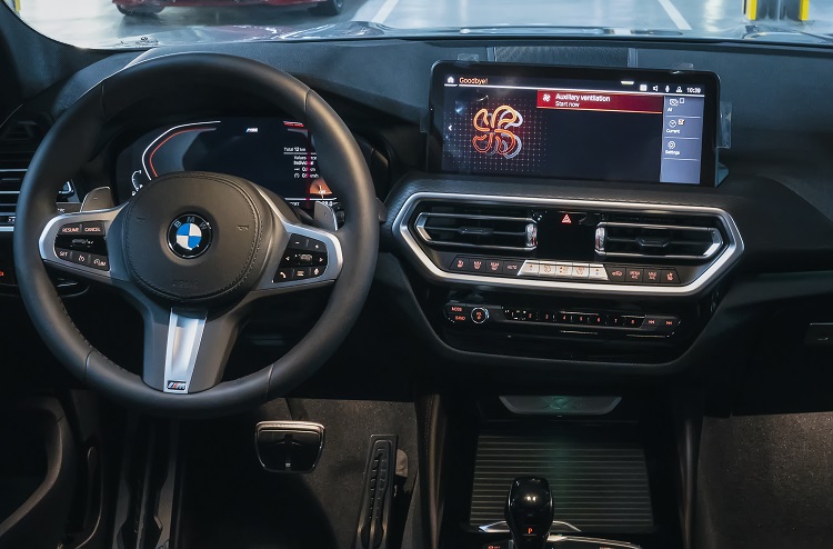 Nội thất xe BMW X4 2022.
