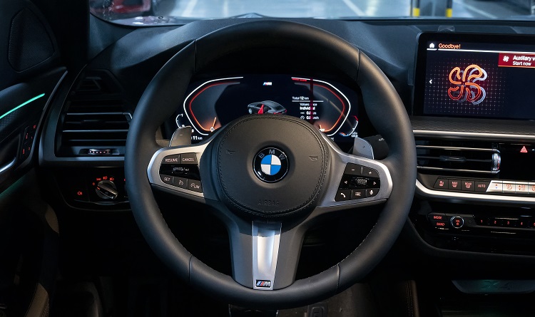 vô-lăng xe BMW X4 2022.