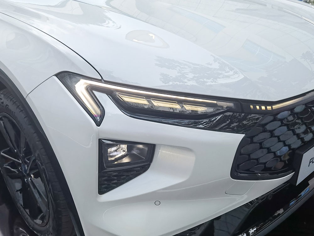hệ thống đèn chiếu sáng trước của xe Ford Evos 2022.