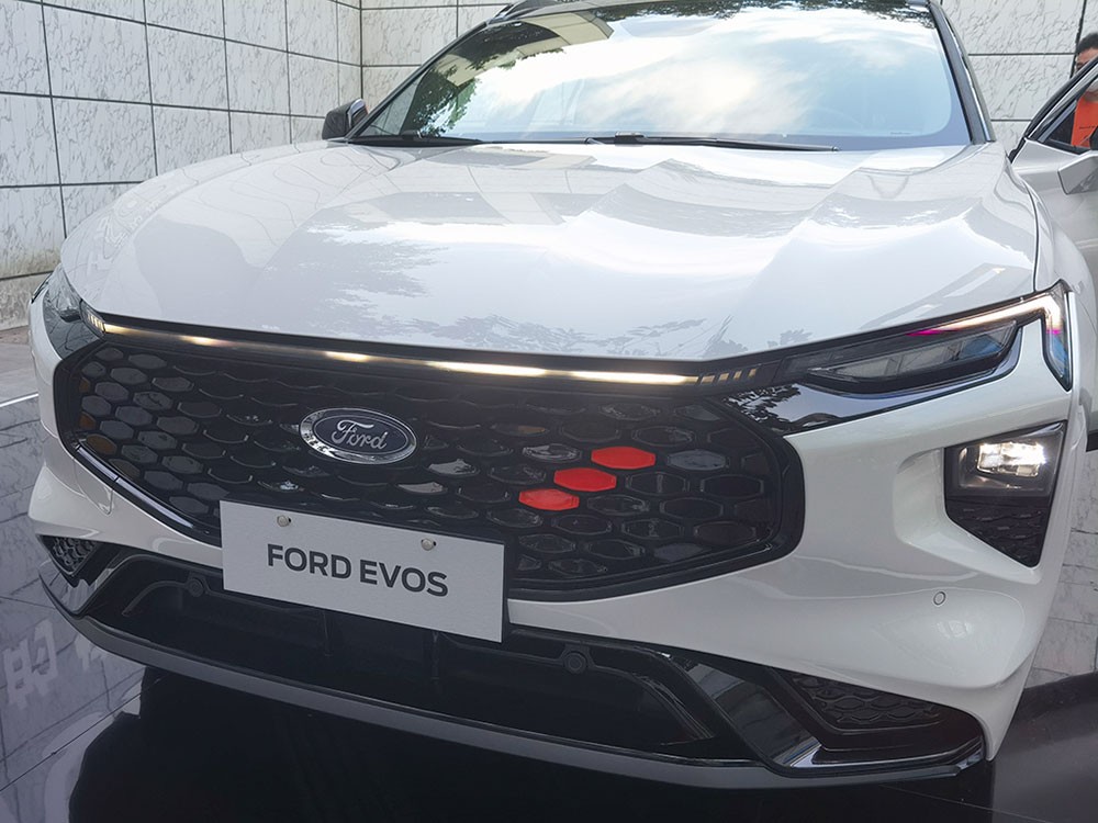 tản nhiệt xe Ford Evos 2022.