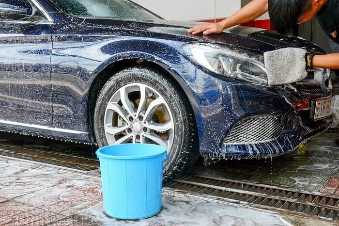 Rửa xe để làm giảm tác động của hàm lượng axit có trong nước mưa 1