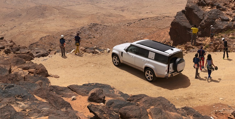 Giá xe Land Rover Defender 2022.