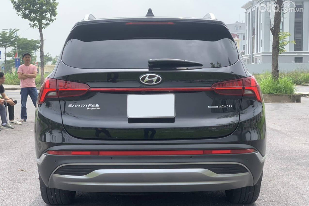 đuôi xe Hyundai SantaFe 2021.