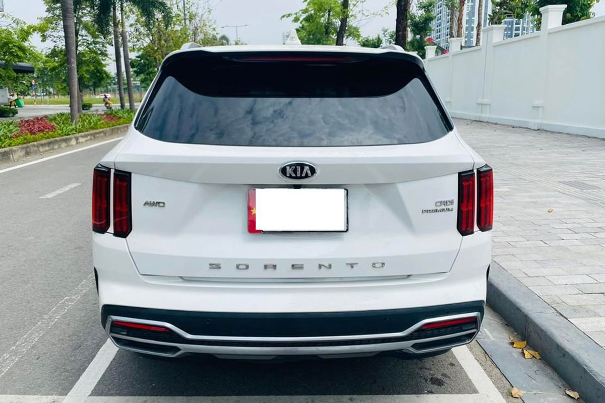 đuôi xe KIA Sorento 2021 cũ.