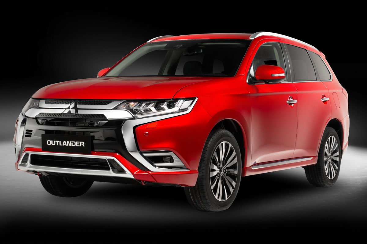 Mitsubishi Outlander ưu đãi trên cả 2 phiên bản