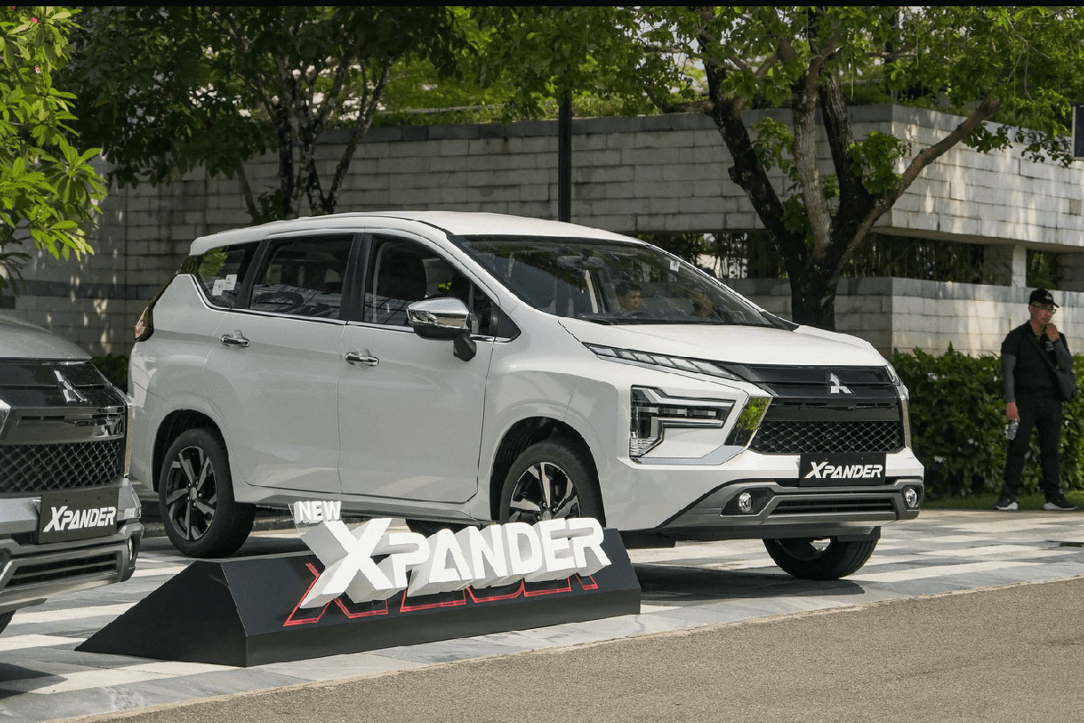 So sánh Xpander AT Premium và Veloz Cross CVT về ngoại thất.