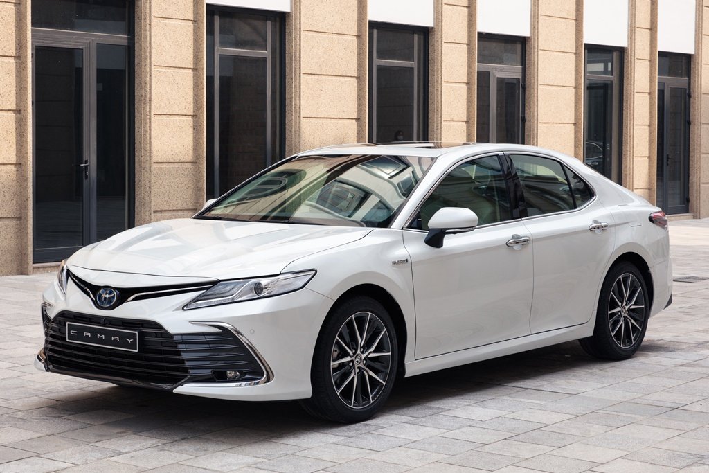 Nghịch lý: Toyota Camry kèm "lạc" 80 triệu đồng vẫn hấp dẫn hơn VinFast Lux A2.0 ưu đãi khủng 1